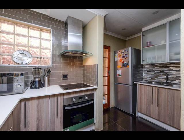 3 BEDROOM TOWNHOUSE FOR SALE IN FLORIDA GLEN
